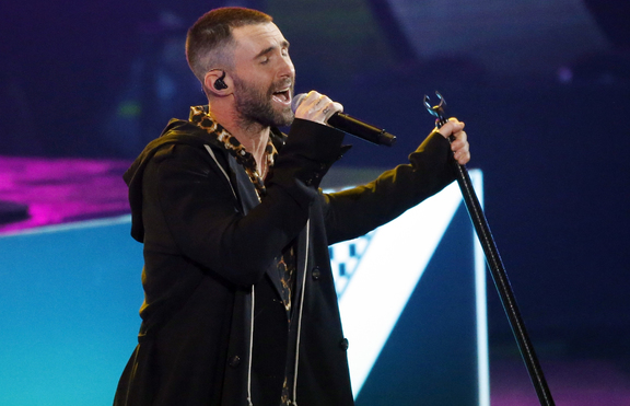 Адам от Maroon 5 работил в закусвалня